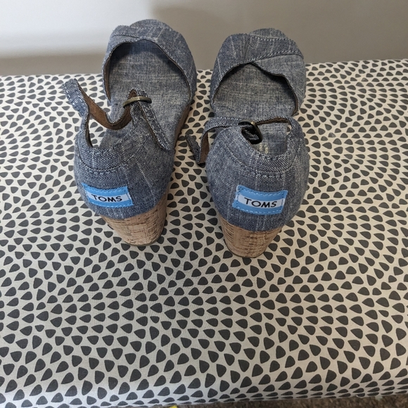 Toms size 8 wedges - Picture 3 of 3